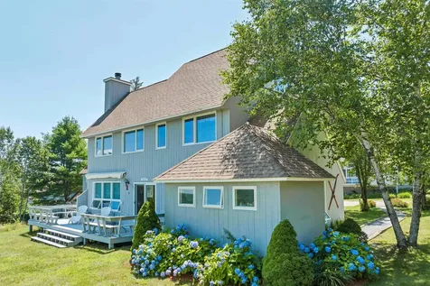 8 Ledgeview Way Plymouth NH 03264