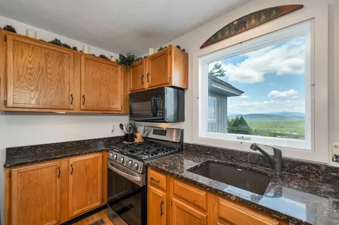 8 Ledgeview Way Plymouth NH 03264