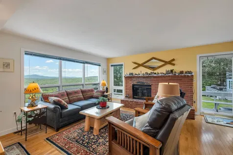 8 Ledgeview Way Plymouth NH 03264