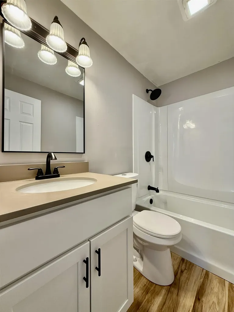 212 Holly Lane Portsmouth NH 03801