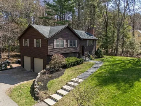 12 Butterfield Lane Stratham NH 03885