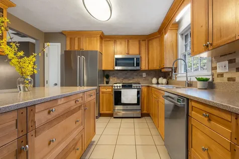 12 Butterfield Lane Stratham NH 03885