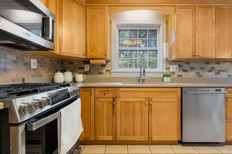 12 Butterfield Lane Stratham NH 03885