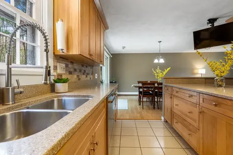 12 Butterfield Lane Stratham NH 03885