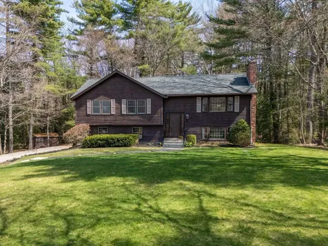 12 Butterfield Lane Stratham NH 03885