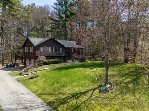 12 Butterfield Lane Stratham NH 03885