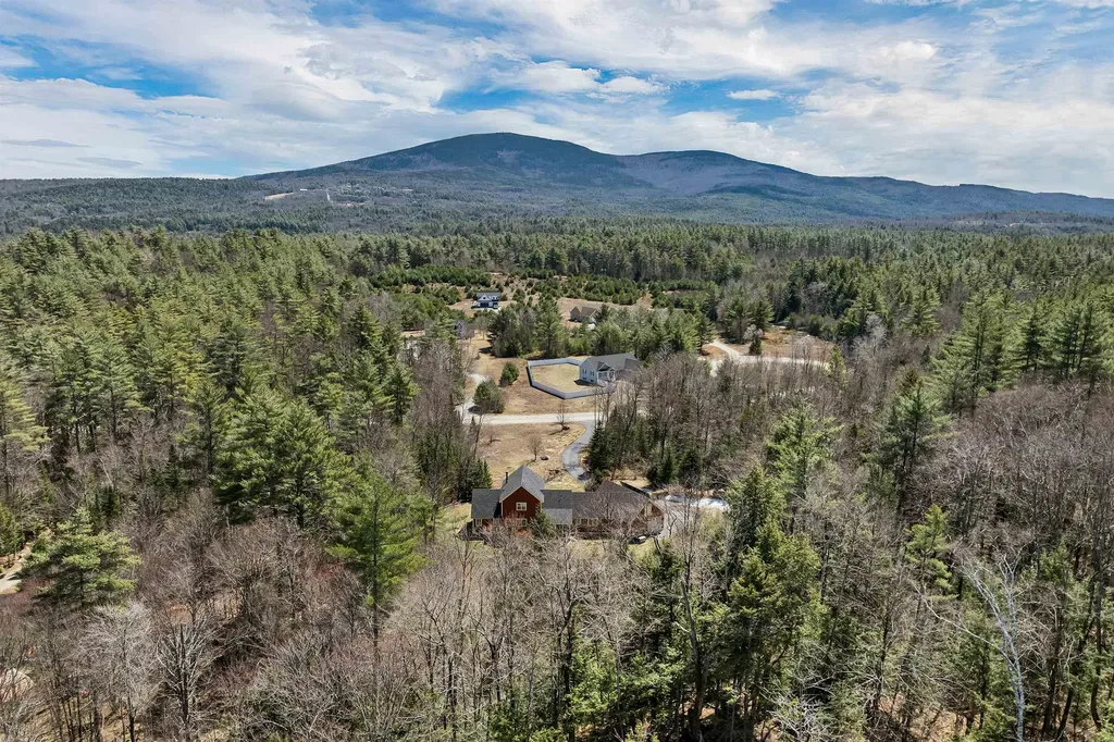 60 Deerwood Drive Wilmot NH 03287