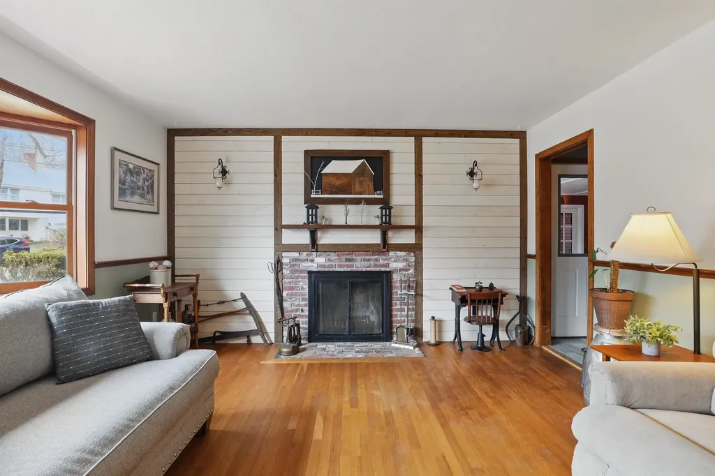 33 Everett Park New London NH 03257