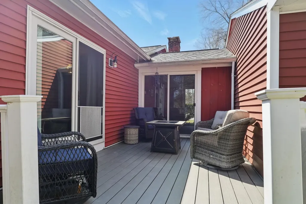 33 Everett Park New London NH 03257