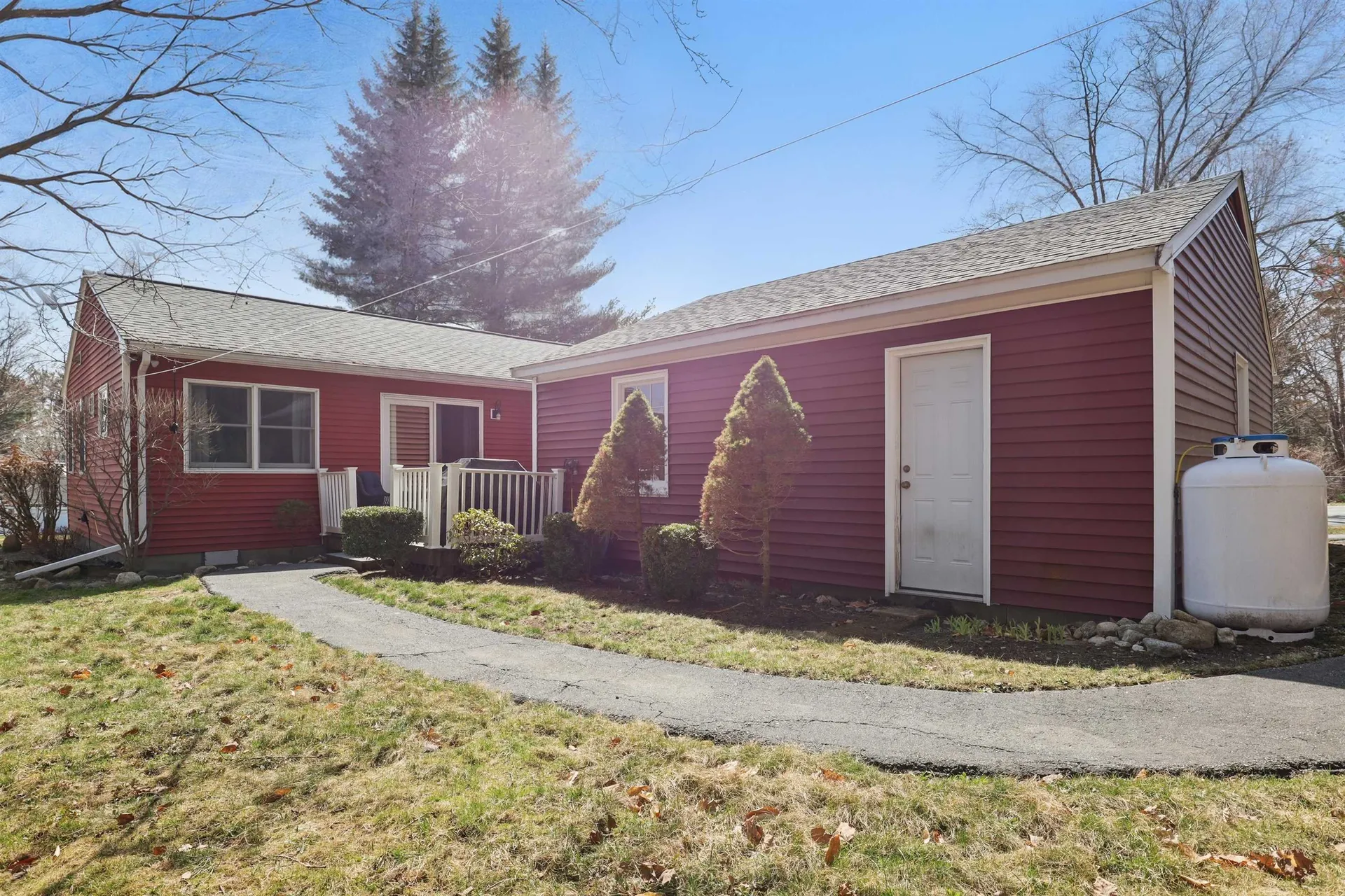 33 Everett Park New London NH 03257