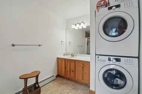 33 Everett Park New London NH 03257