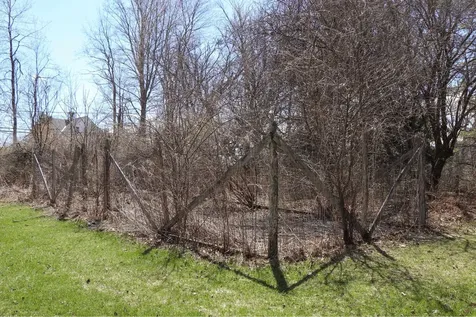 562 Quechee West Hartford Road Hartford VT 05001-2131