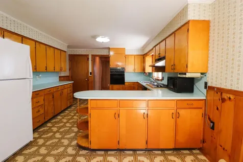 562 Quechee West Hartford Road Hartford VT 05001-2131