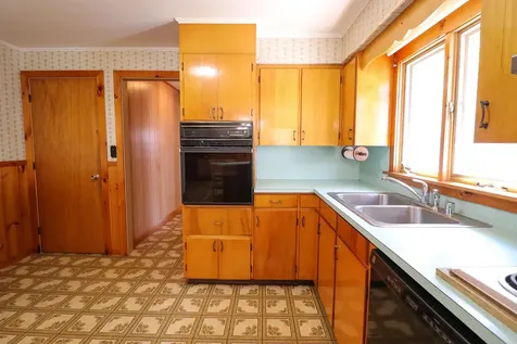 562 Quechee West Hartford Road Hartford VT 05001-2131