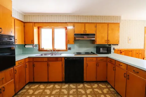 562 Quechee West Hartford Road Hartford VT 05001-2131