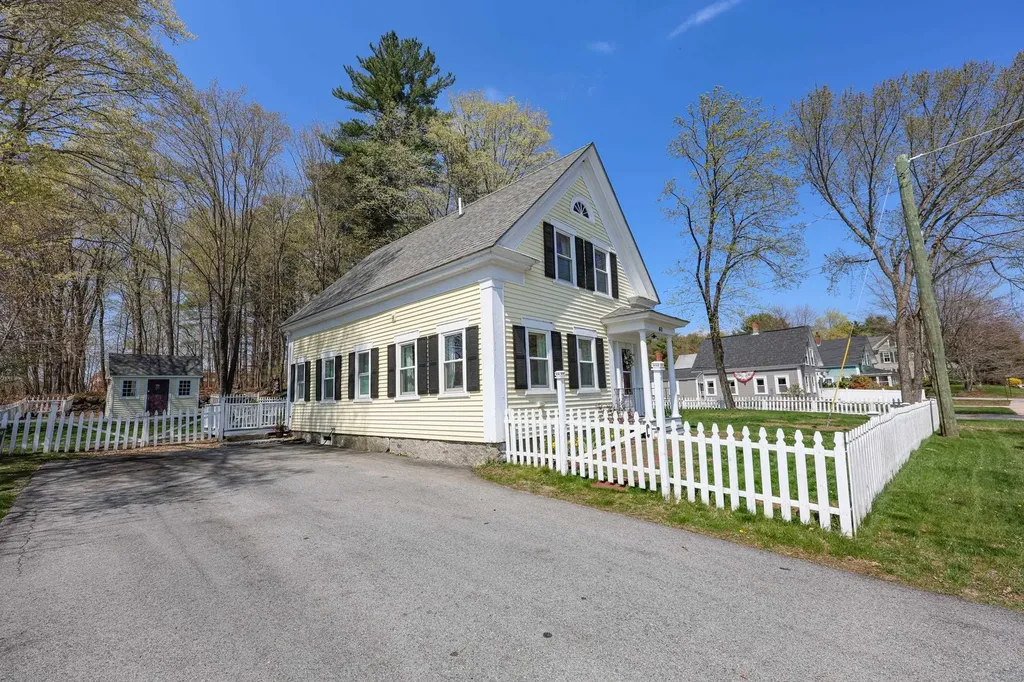 40 Epping Street Raymond NH 03077