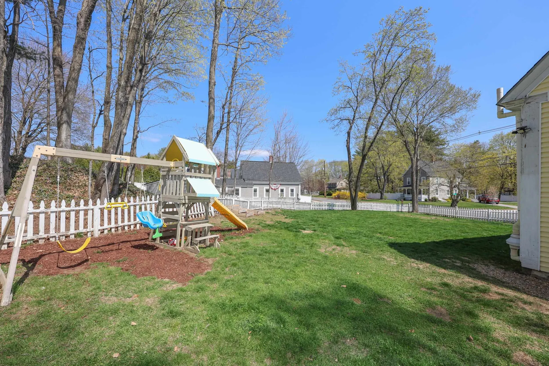 40 Epping Street Raymond NH 03077