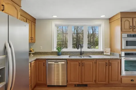 6 Cider Mill Road Bedford NH 03110