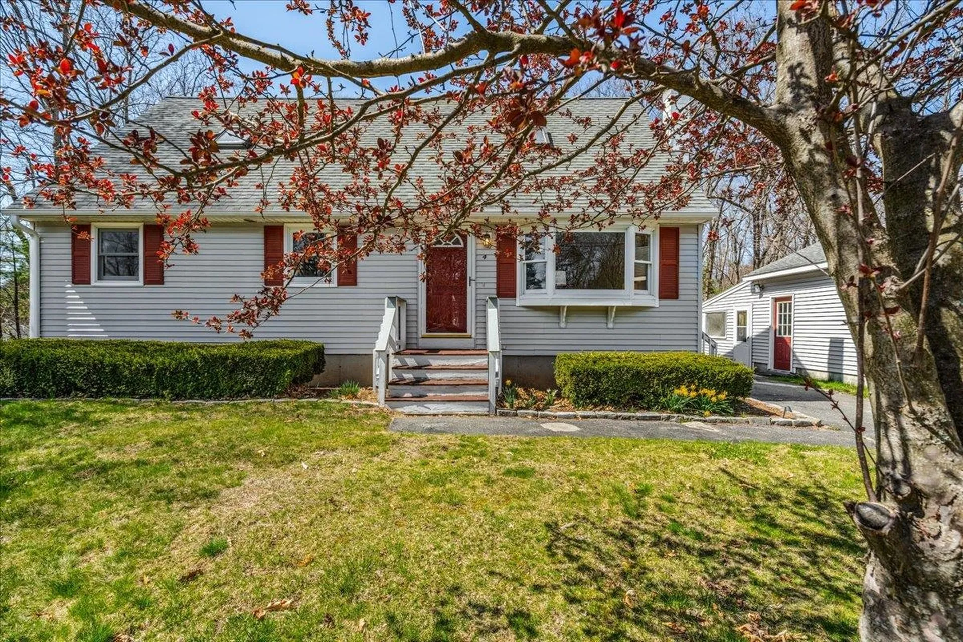 4 Fuller Drive Hudson NH 03051