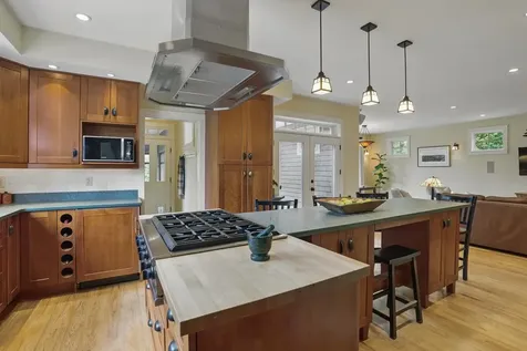 44 Raymond Street Nashua NH 03064