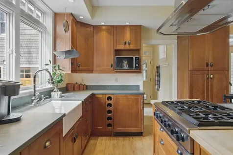 44 Raymond Street Nashua NH 03064