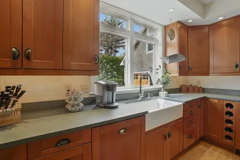 44 Raymond Street Nashua NH 03064