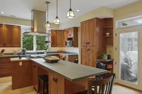 44 Raymond Street Nashua NH 03064
