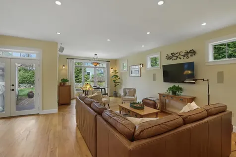 44 Raymond Street Nashua NH 03064