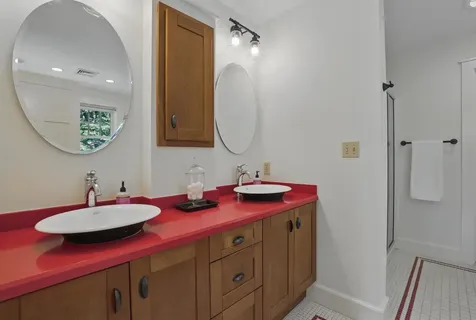 44 Raymond Street Nashua NH 03064