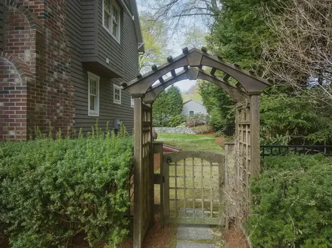 44 Raymond Street Nashua NH 03064