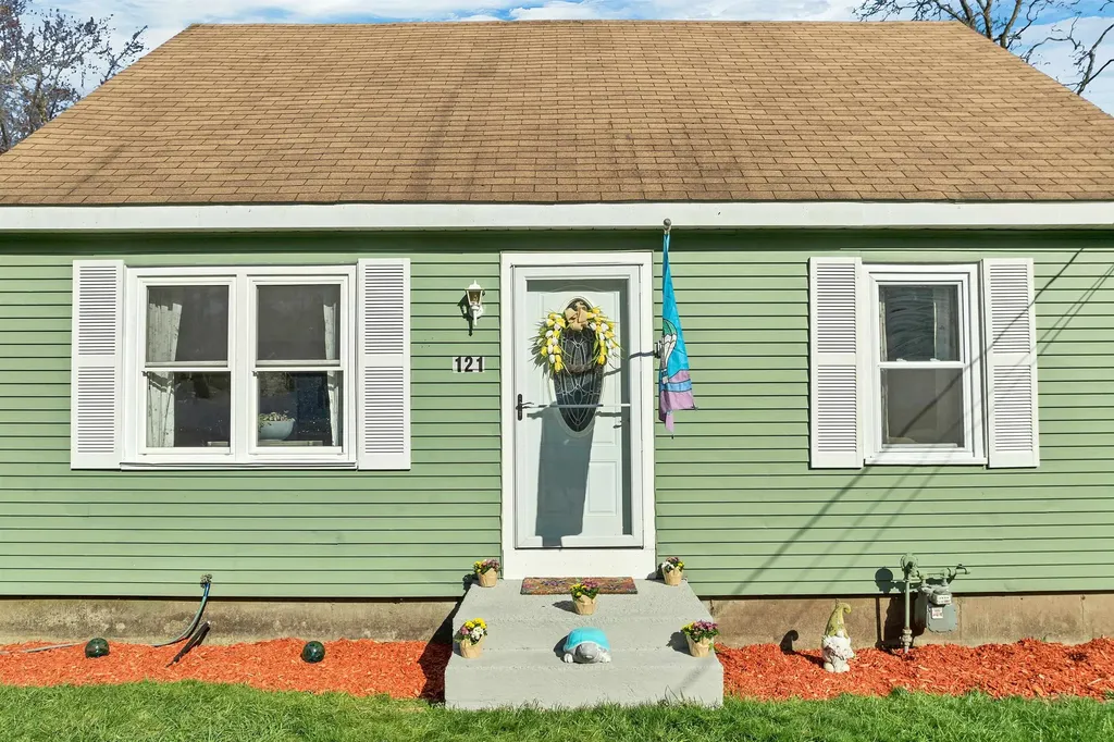121 Westwood Drive Nashua NH 03062