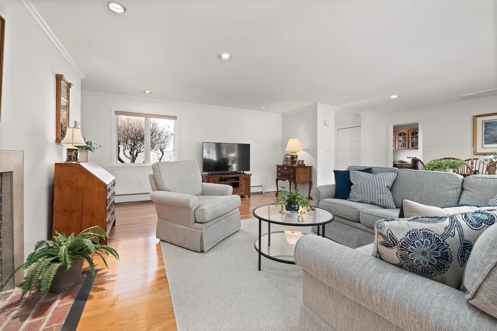 133 Hilltop Place New London NH 03257