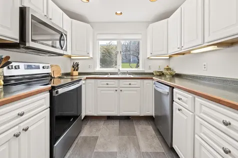 133 Hilltop Place New London NH 03257