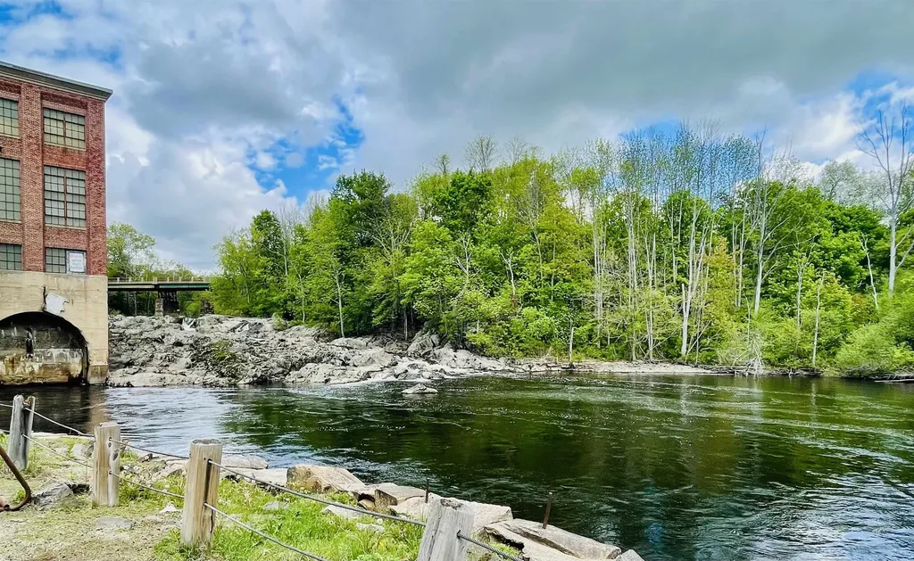 417 Locust Street Rollinsford NH 03869