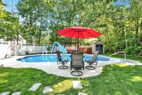 40 Gaita Drive Derry NH 03038