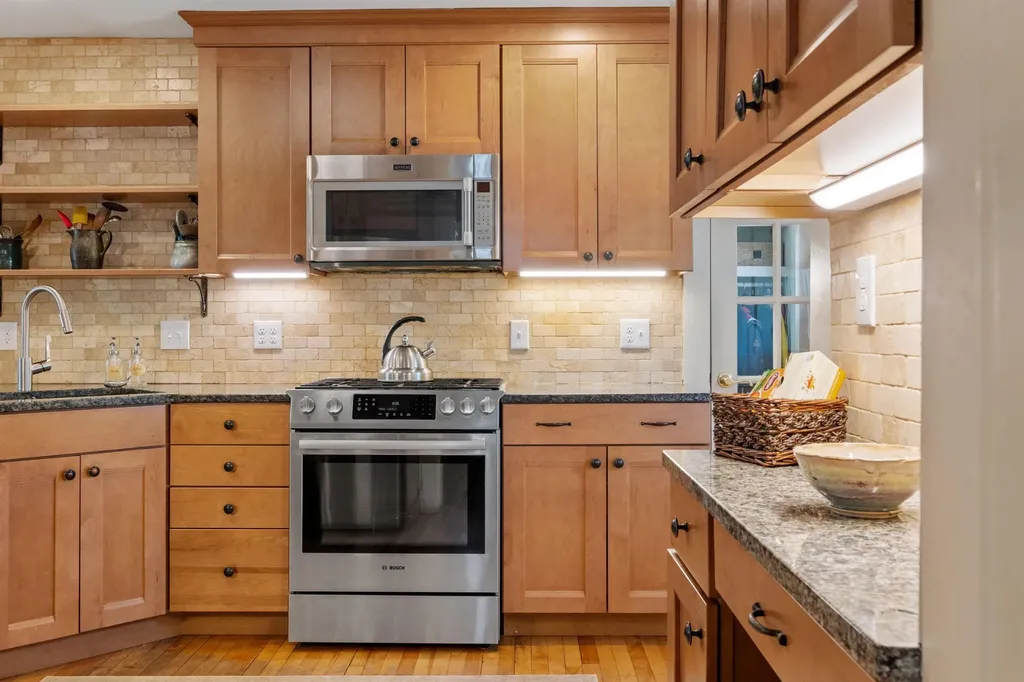 122 Thaxter Road Portsmouth NH 03801