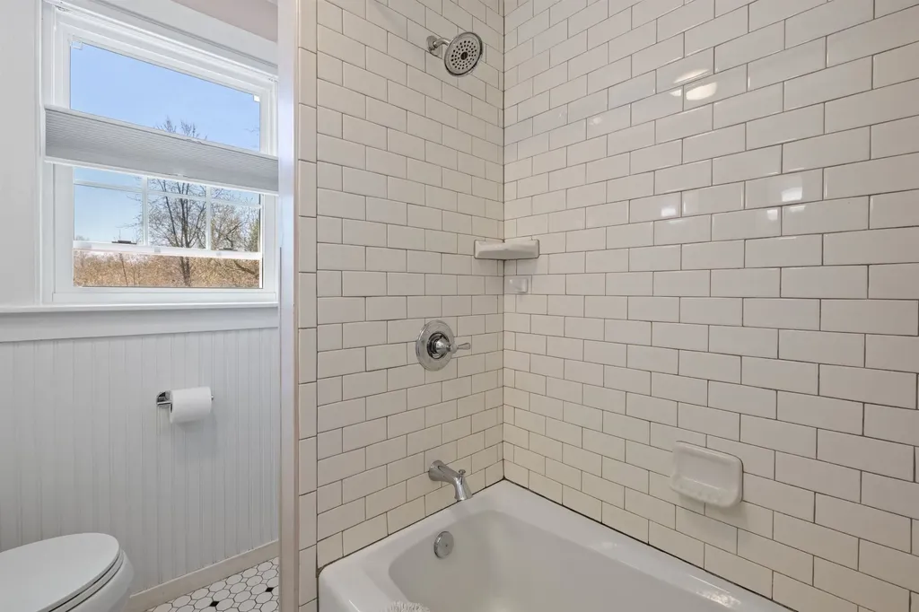 122 Thaxter Road Portsmouth NH 03801