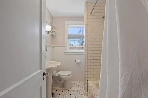 122 Thaxter Road Portsmouth NH 03801