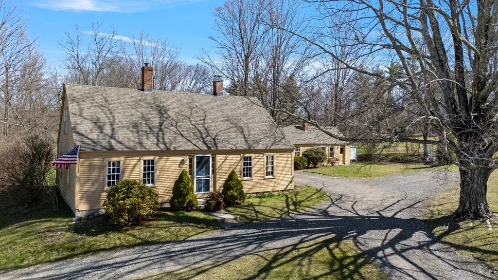 21 Long Hill Road Raymond NH 03077
