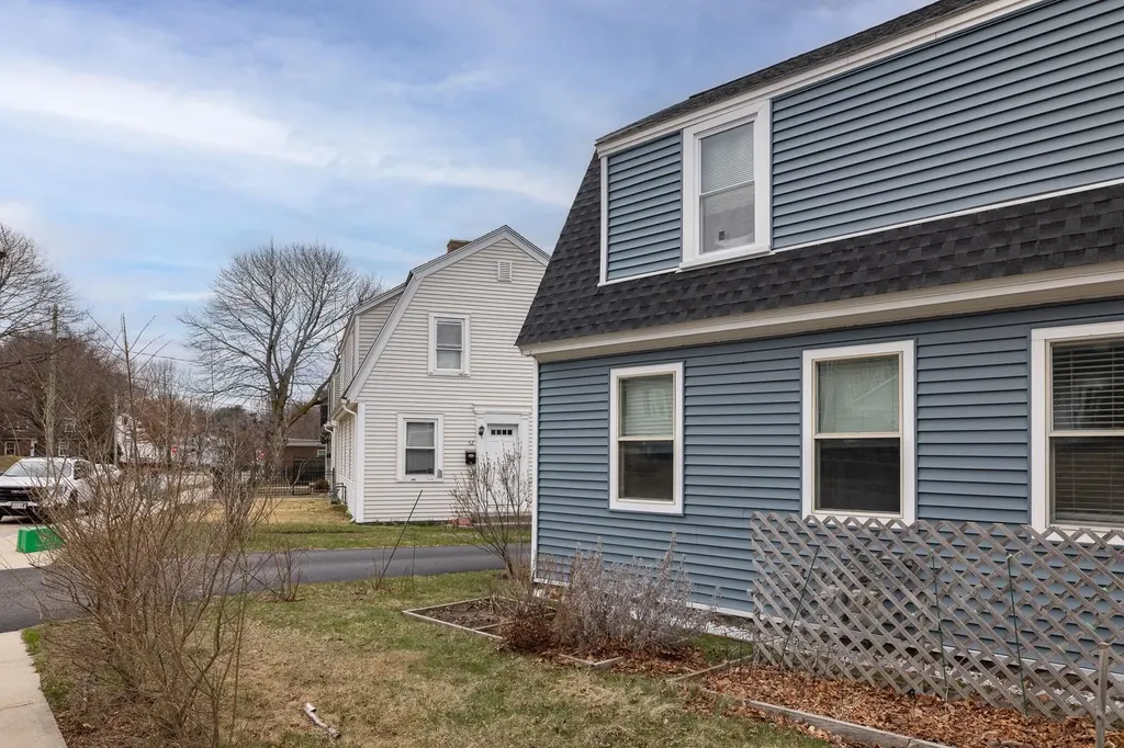 40 Concord Way Portsmouth NH 03801