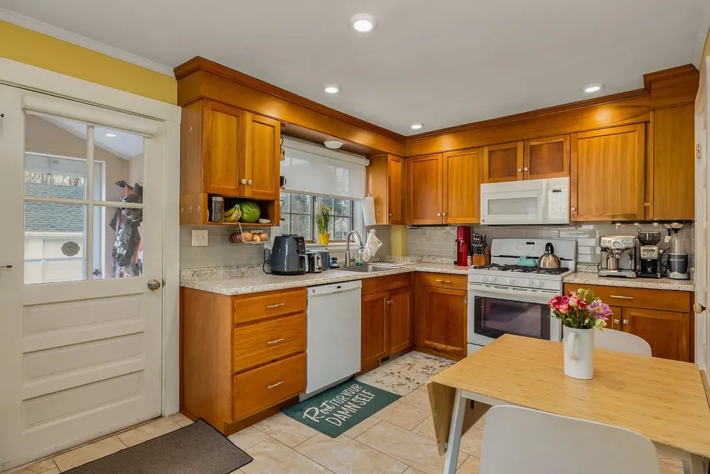 40 Concord Way Portsmouth NH 03801