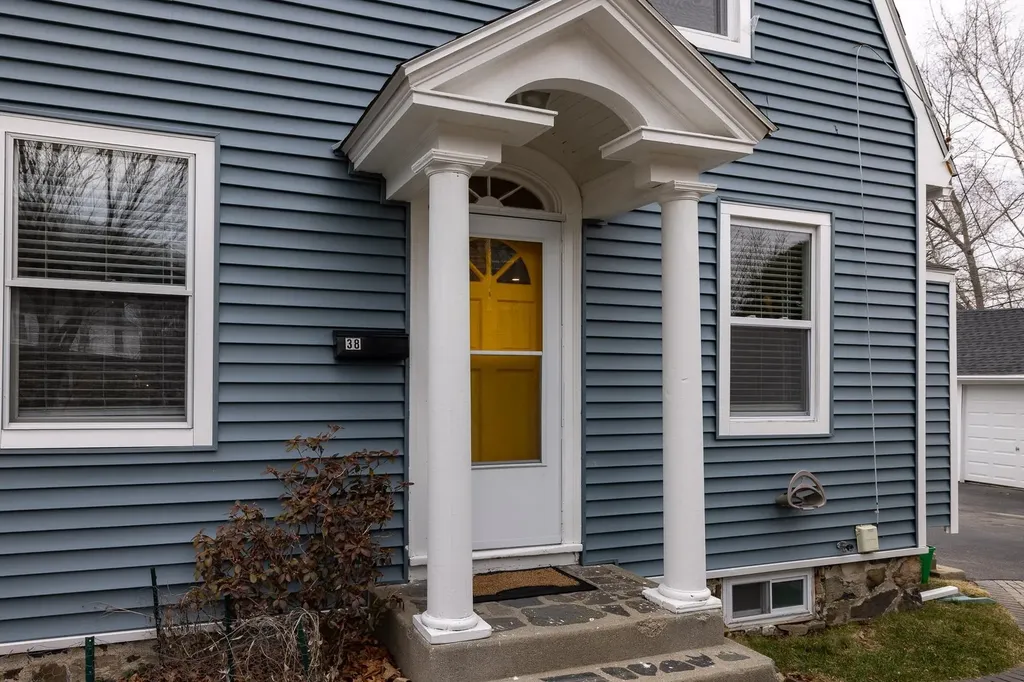 38 Concord Way Portsmouth NH 03801