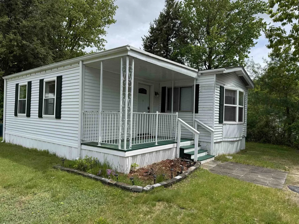 11 South Cranberry Lane Rochester NH 03867