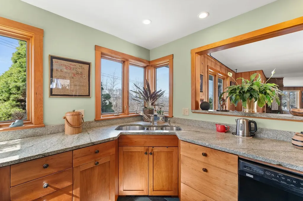 68 Ledge Road Burlington VT 05401