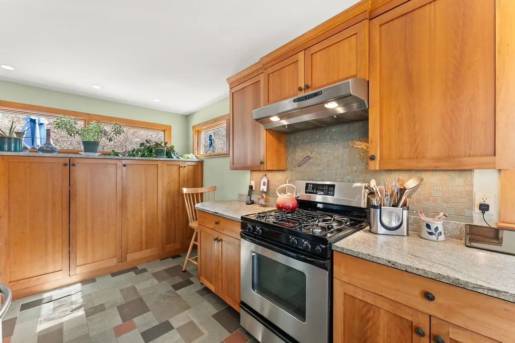 68 Ledge Road Burlington VT 05401