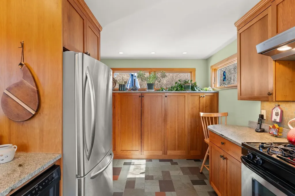 68 Ledge Road Burlington VT 05401