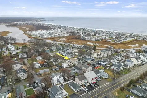 19 Thorwald Avenue Hampton NH 03842
