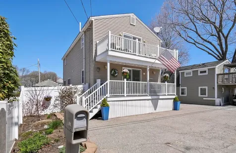 19 Thorwald Avenue Hampton NH 03842