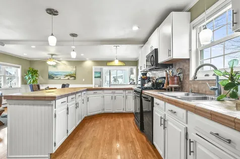 19 Thorwald Avenue Hampton NH 03842
