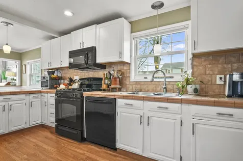 19 Thorwald Avenue Hampton NH 03842